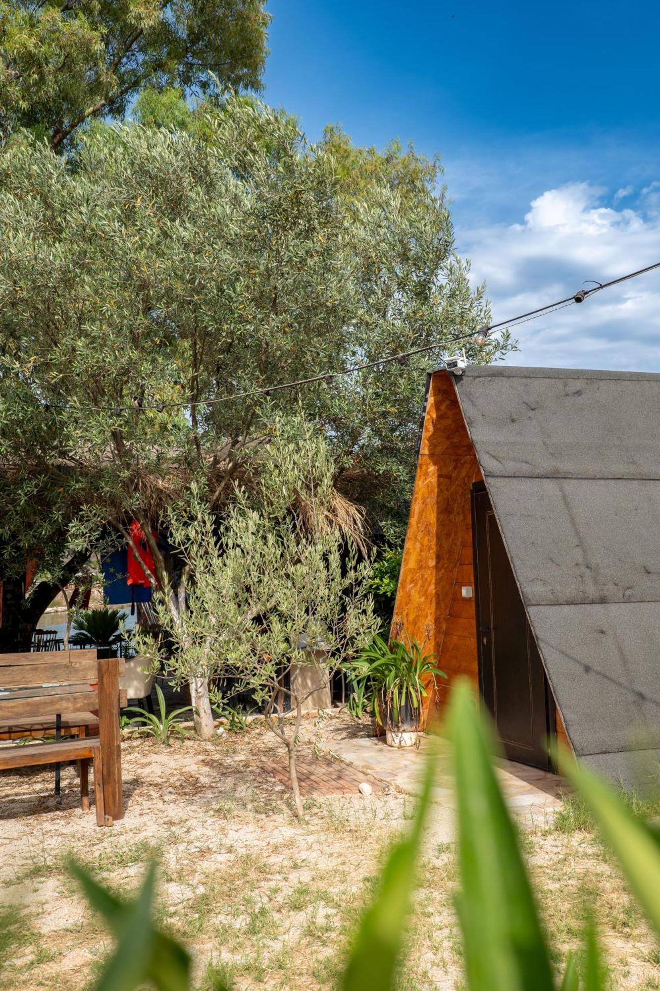 Garden Villa Lake Side & Glamping Ksamil Exterior foto